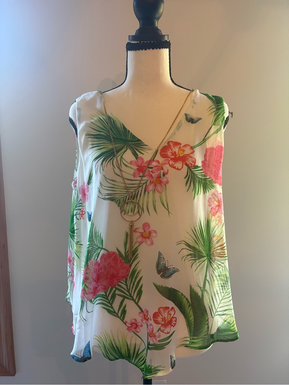 Thalia Sodi White Tropical Floral V-Neck Camisole